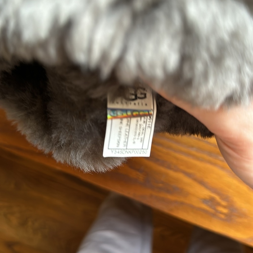 Size 8 triple Bailey button Ugg boots - Picture 8 of 9